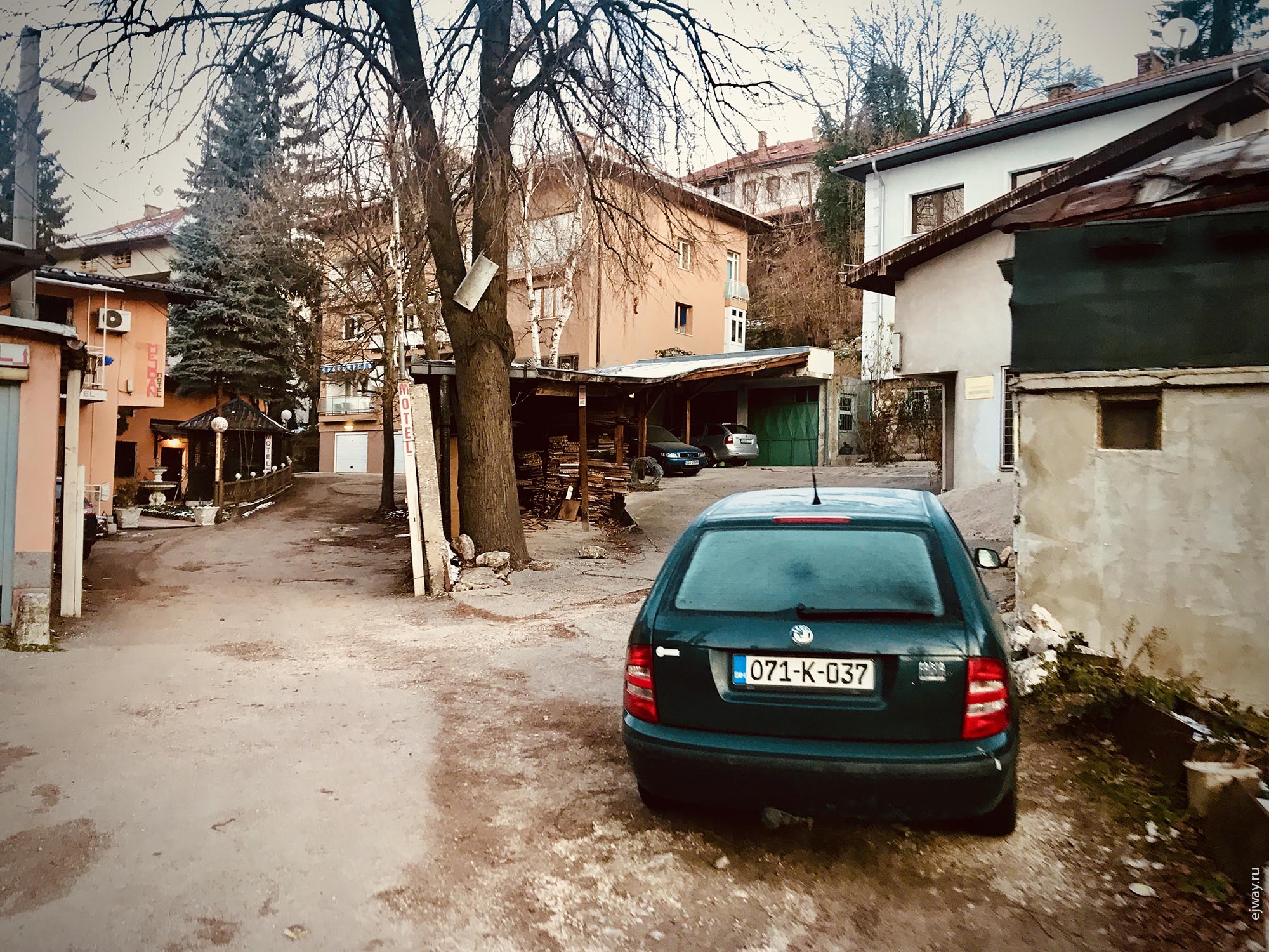 Босния и Герцеговина, Утро в Сараево, ejway.ru, двор