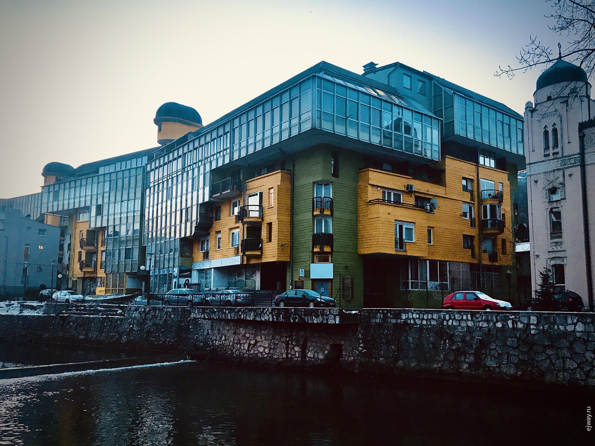 Босния и Герцеговина, Утро в Сараево, ejway.ru, фасад, нелепо